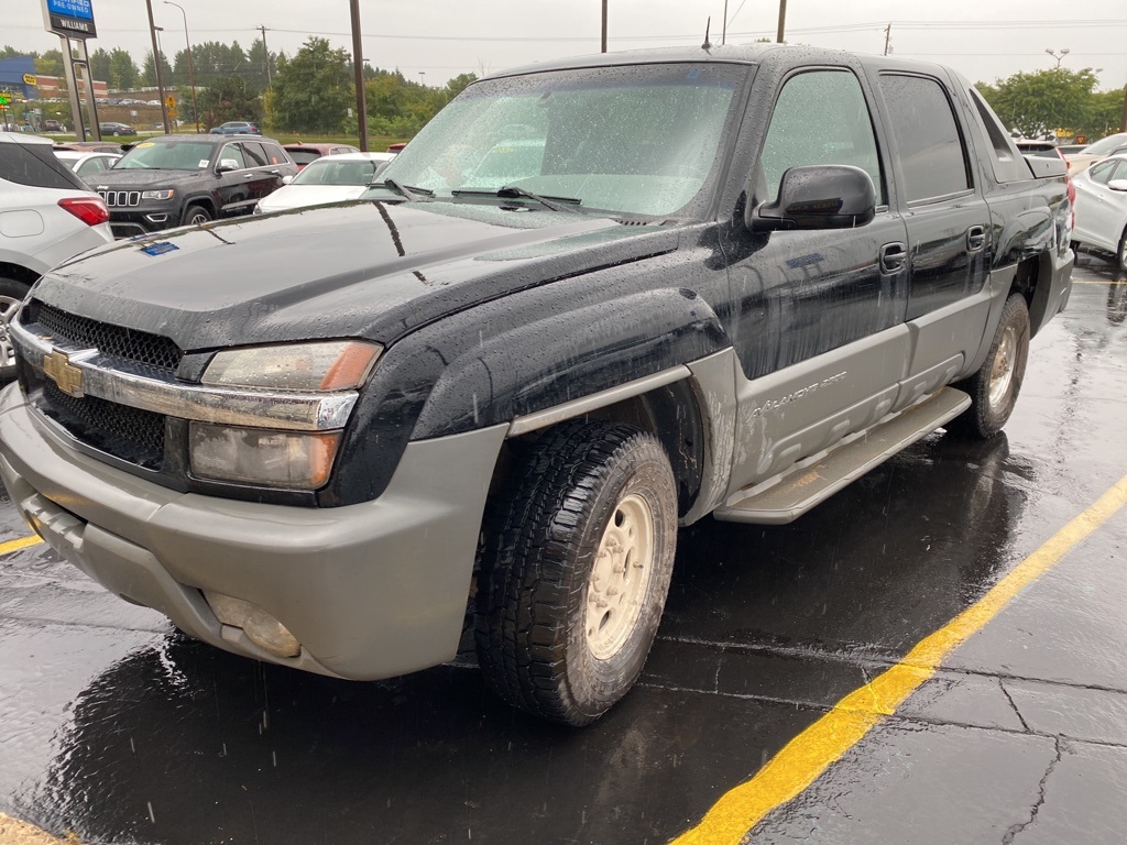 Pre-Owned 2002 Chevrolet Avalanche 2500 LT 4D Crew Cab in Traverse City 2002 Chevy Avalanche 2500 8.1 Specs
